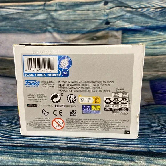 Funko Pop Blue Beetle Conrad Carapax figure New! - Picture 5 of 6